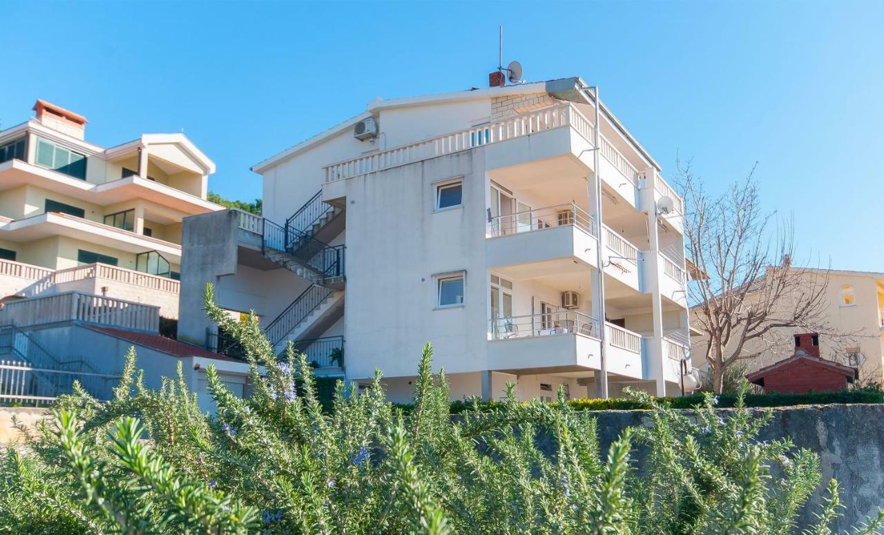 Apartment Ines Omiš Exteriér fotografie